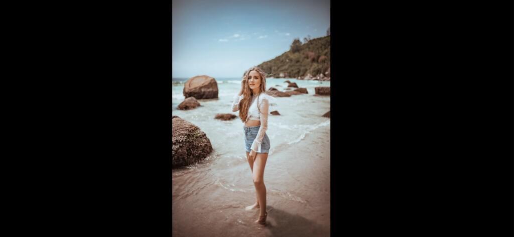 16 Moody Beach Lightroom Preset